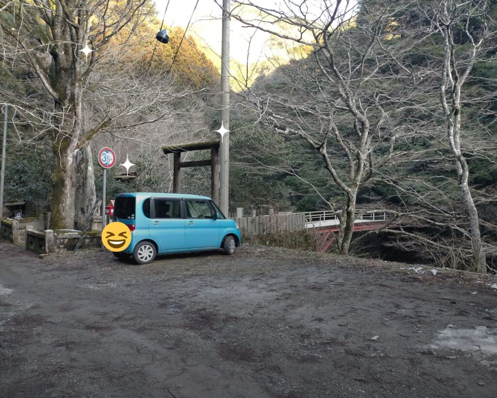 たかたるの滝登山口・諏訪神社駐車場